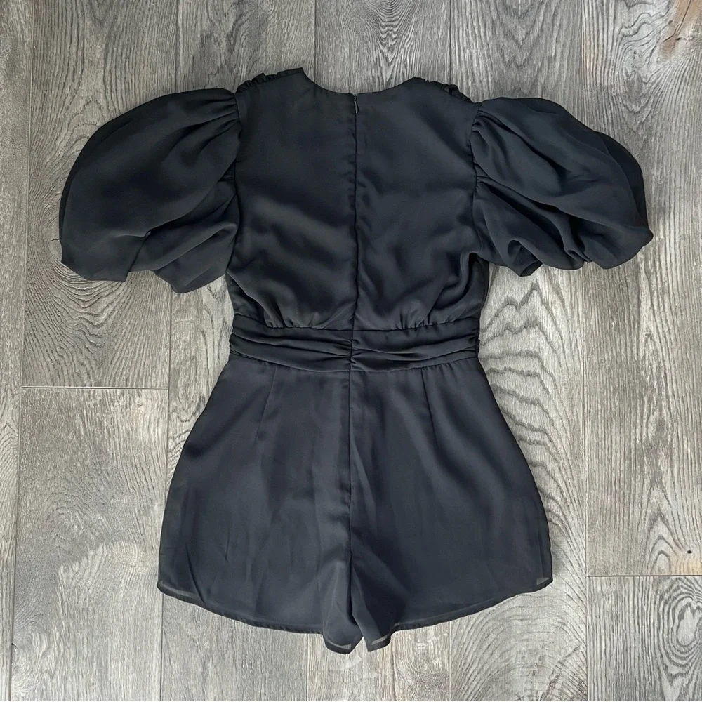 NASTY GAL Deep V Neck Puff Sleeve Black Shorts Romper Size 6 - Picture 5 of 12